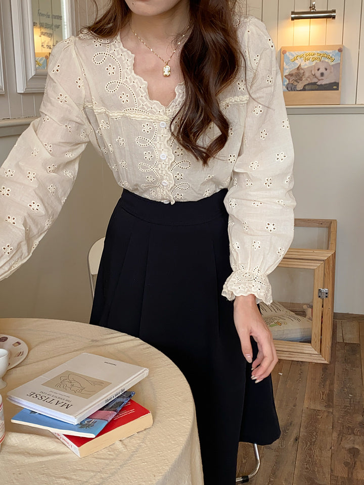 Damen Bluse mit Spitzenkante und Knopfdetails Drune