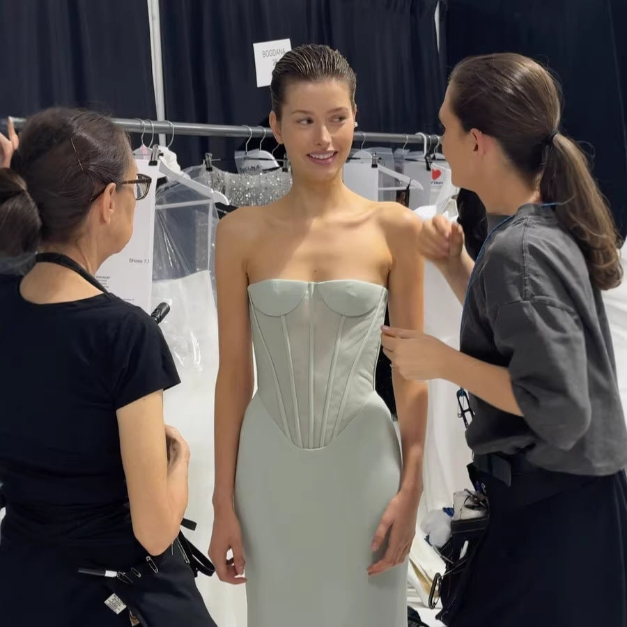 Damen Elegantes Maxikleid mit schulterfreiem Design und raffinierter Bustierpartie Drune