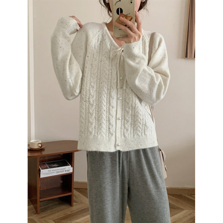 Damen Grobstrickjacke mit eleganten Perlenknöpfen und strukturiertem Design Drune