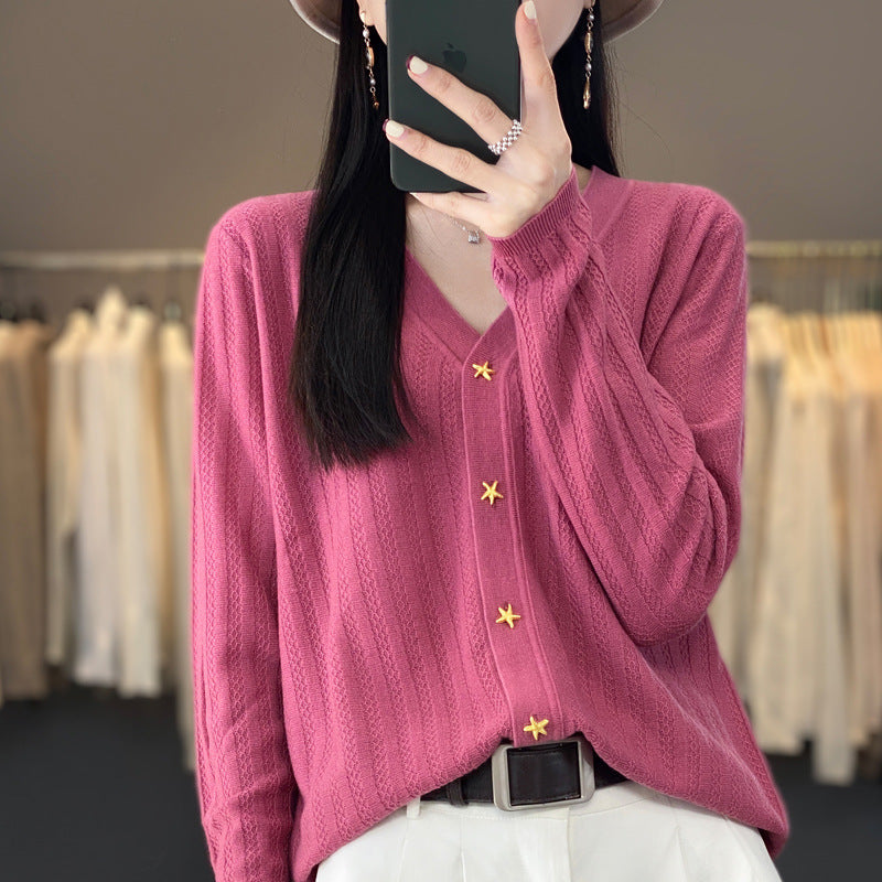 Damen Leichter V‑Ausschnitt-Cardigan mit strukturierter Längsrippe und Sternknöpfen Drune