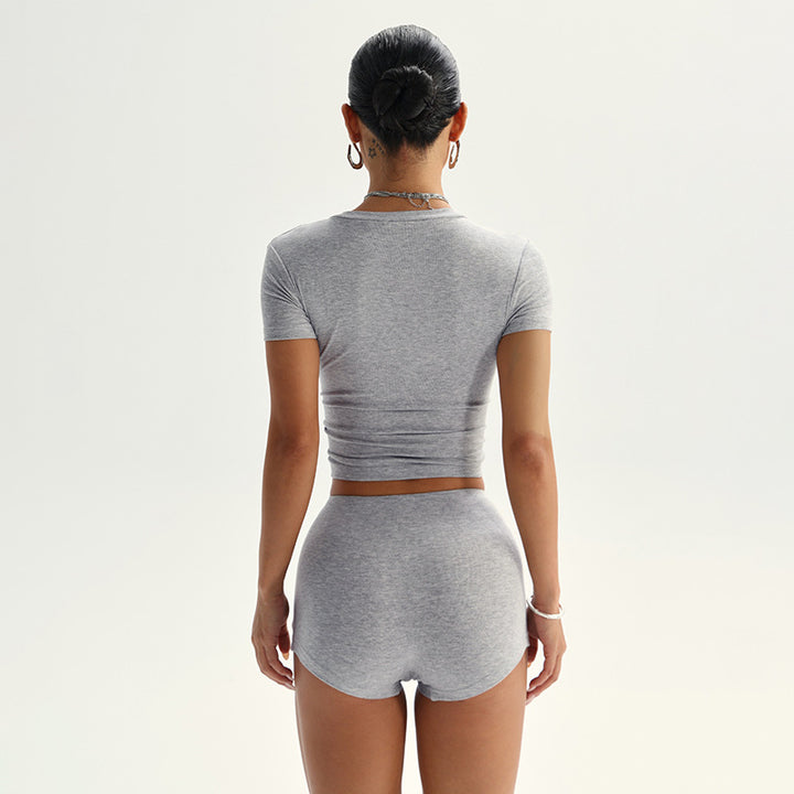 Damen Set aus figurbetontem T-Shirt und Shorts Drune