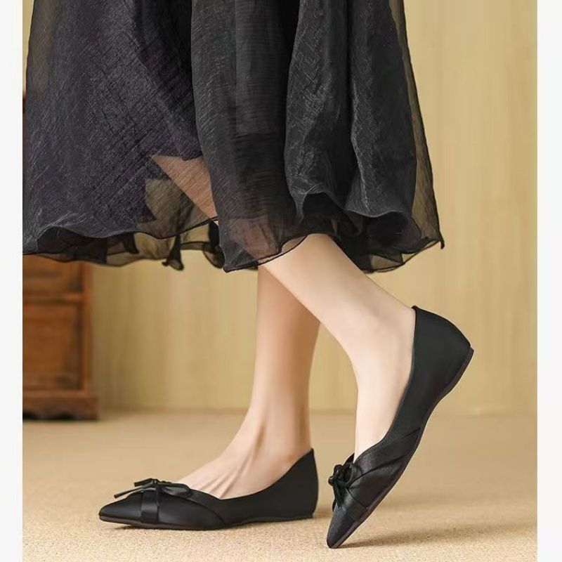 Damen Spitz zulaufende Satin-Ballerinas mit Schleifen-Detail und gepolstertem Komfortfußbett Drune