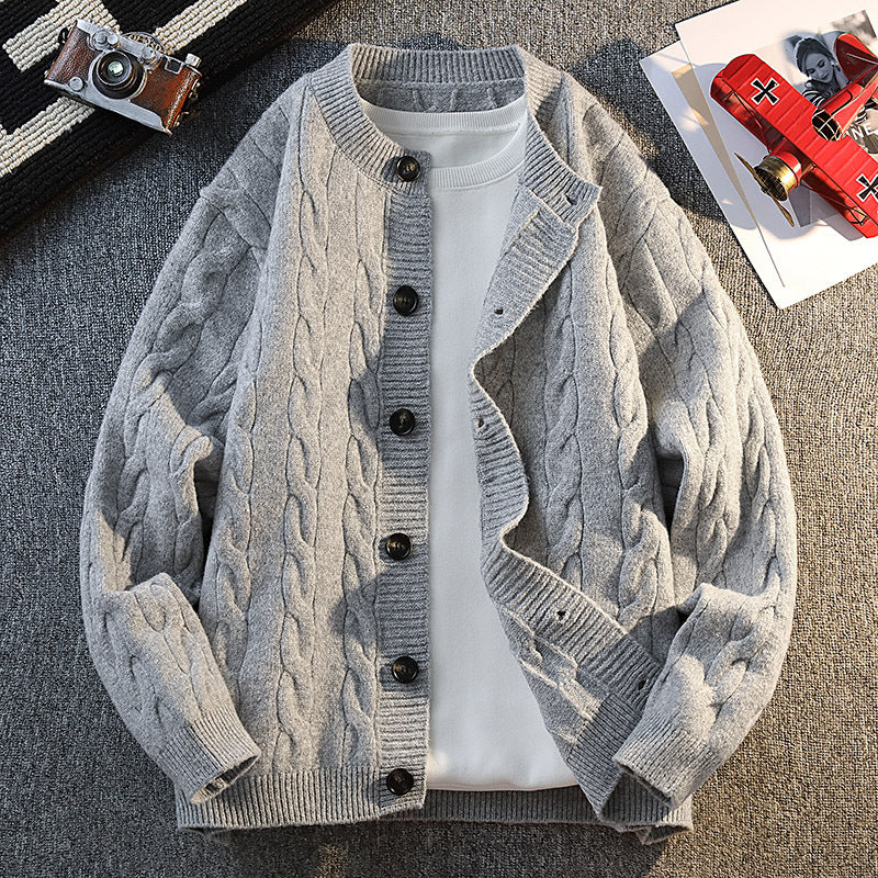 Herren Strickjacke mit modernem Zopfmuster und durchgehendem Knopfverschluss Drune