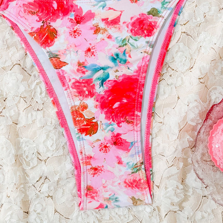 Damen Bikini-Set mit floralem Triangel-Oberteil und sensualen Low-Rise-Höschen Drune