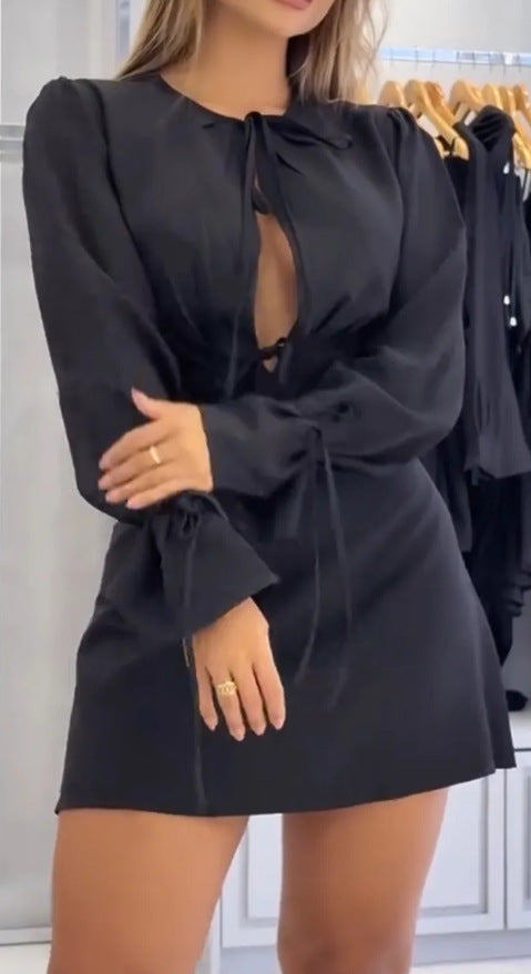 Damen Mini-Kleid mit tiefer Dekolleté und effektvollen Ärmelverzierungen Drune