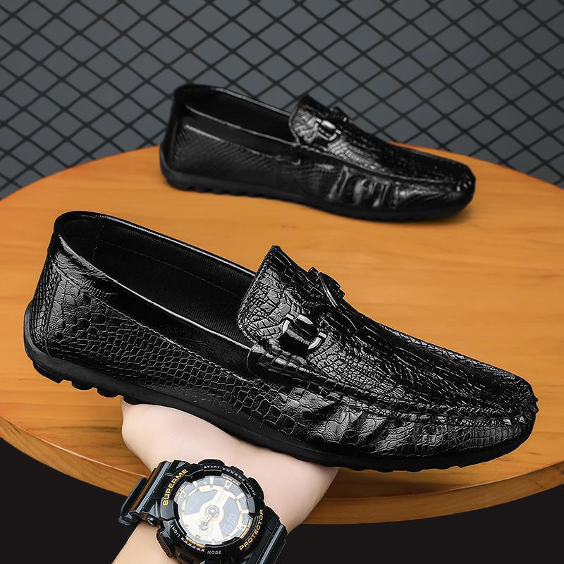 Herren Mokassin-Slipper mit Krokoprägung und dekorativem Metallzierring Drune