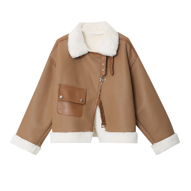 Damen Lammfelljacke mit cropped Schnitt und stilvollen Druckknöpfen Drune