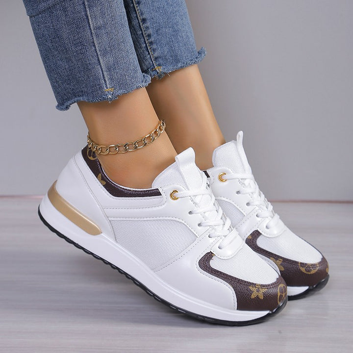 Damen Plateau-Sneakers mit atmungsaktivem Mesh, gepolsterter Innensohle und dekorativem Logomuster-Besatz Drune