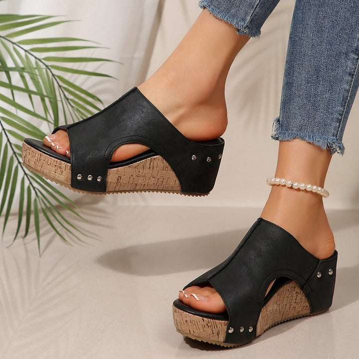 Damen nan Keilsandalette mit Fersenriemen, ergonomischem Fußbett, Korkoptik-Plateau und gepolstertem Zehenbereich Drune