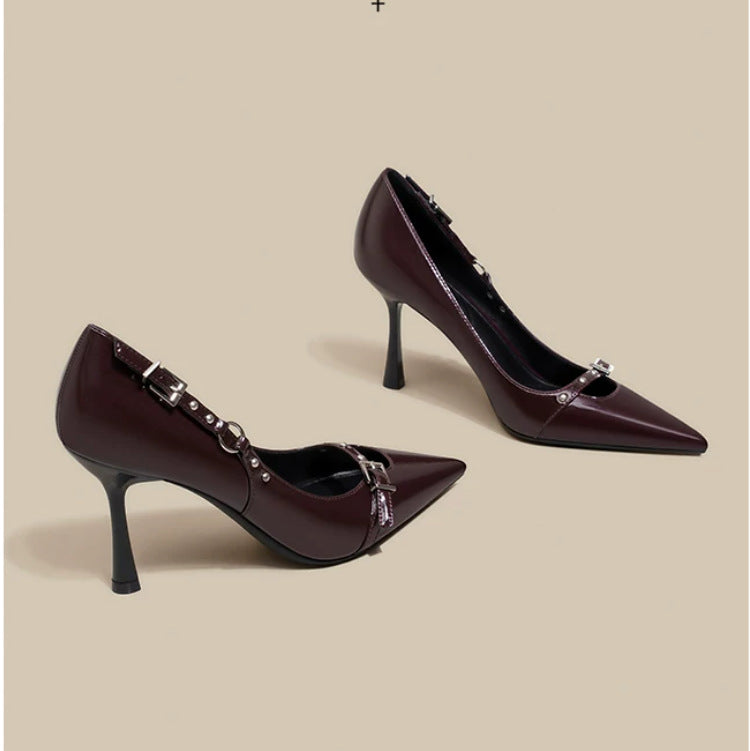 Damen Spitz zulaufende Lackpumps mit schmalem Stiletto und Zierdetail Drune