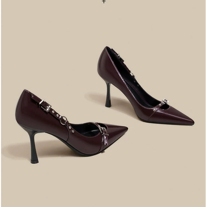 Damen Spitz zulaufende Lackpumps mit schmalem Stiletto und Zierdetail Drune