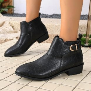Damen Western-inspirierte Stiefelette mit spitzer Zehenpartie und dekorativer Metallschnalle Drune