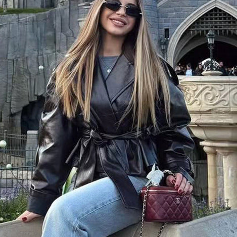 Damen Kurze Kunstleder-Wickeljacke mit Taillengürtel und übergroßem Revers Drune
