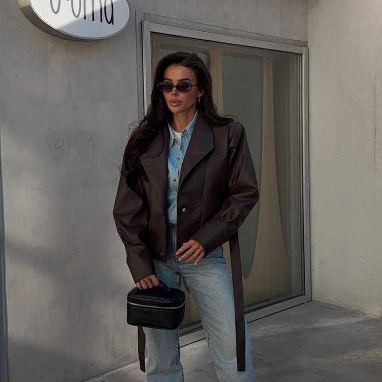 Damen Kurzblazer aus veganem Leder mit Taillengürtel Drune
