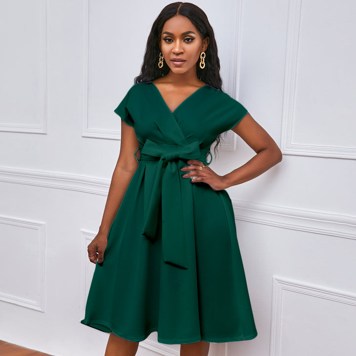 Damen Wickelkleid mit elegantem Schnitt und dekorativem Taillengürtel Drune