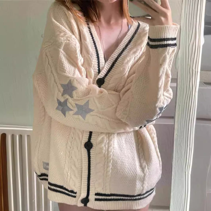 Damen Grobstrickjacke mit bedeutendem Zopfmuster und modischen Noten Drune
