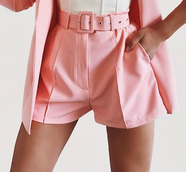 Damen Zweiteiliges maßgeschneidertes Blazer‑Set mit hochtaillierten Shorts und Gürtel Drune