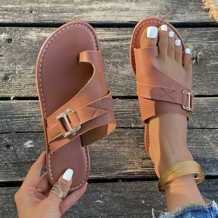 Damen Zehentrenner-Sandalen mit modischem Schnallen-Detail und bequemem Fußbett Drune