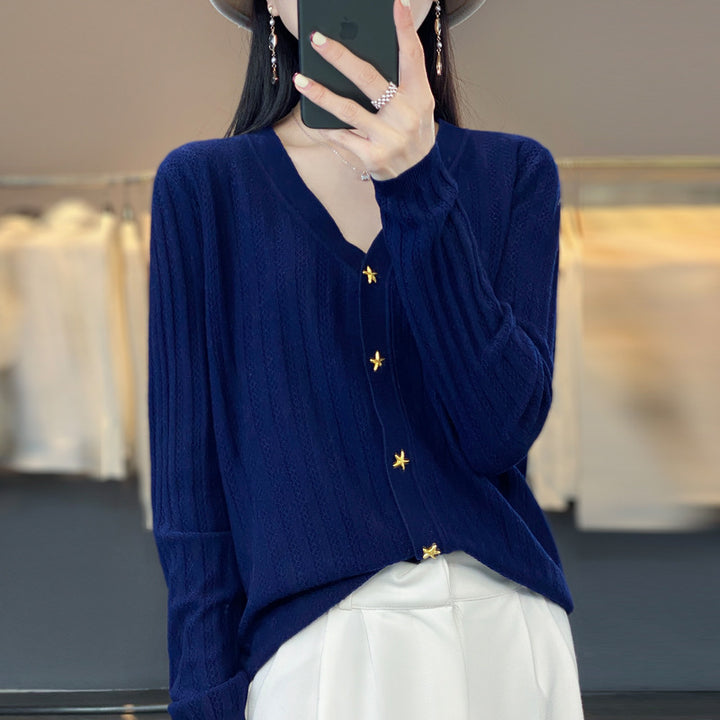 Damen Leichter V‑Ausschnitt-Cardigan mit strukturierter Längsrippe und Sternknöpfen Drune