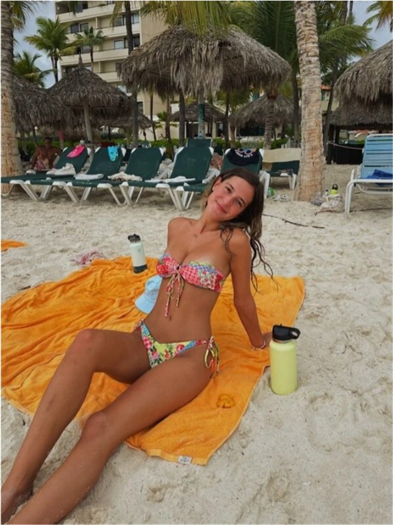Damen Buntes Bandeau-Bikini mit verspielten Raffung Drune