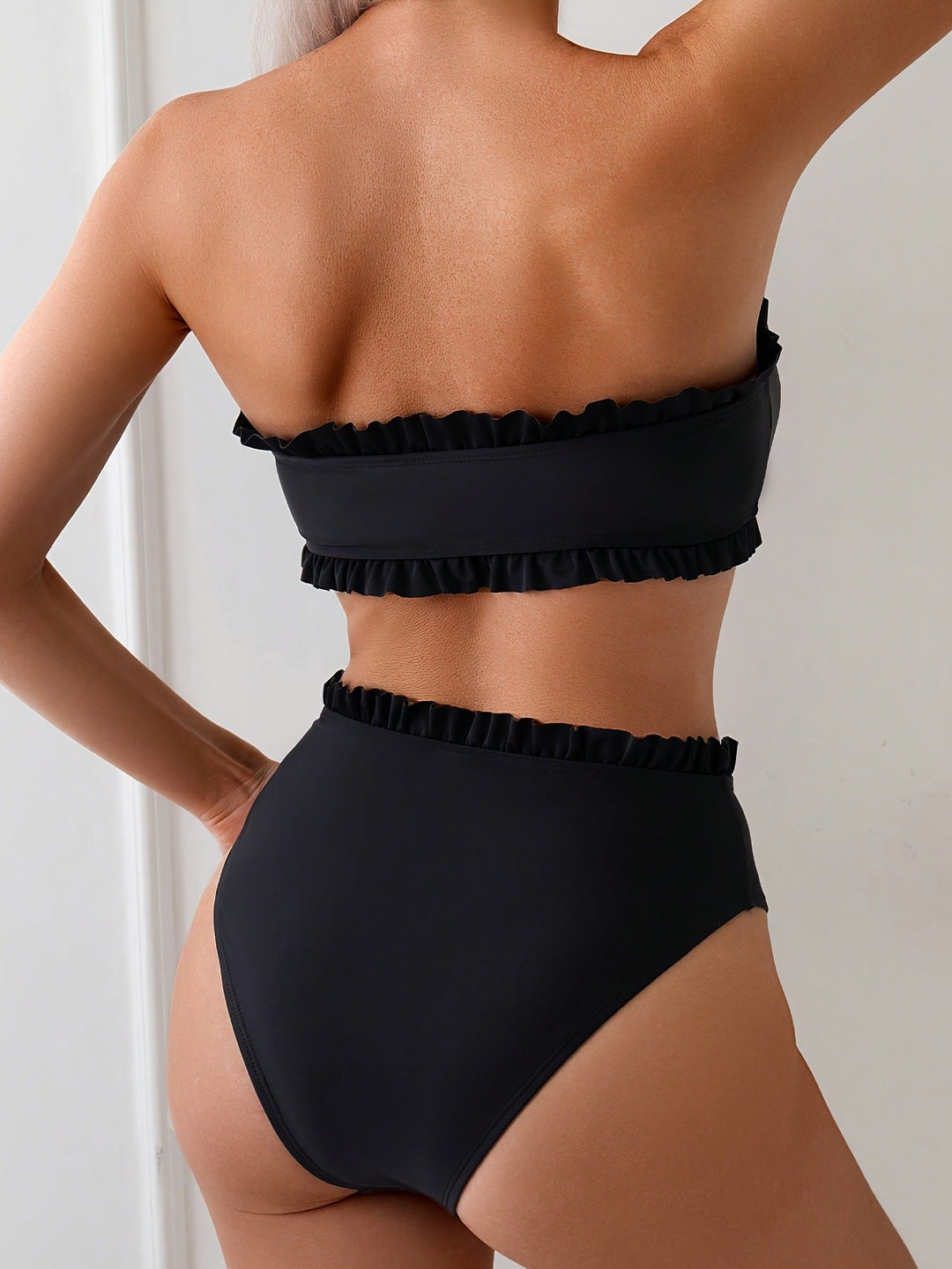 Damen Bandeau-Bikini mit voluminösen Rüschendetails und hohem Bund Drune