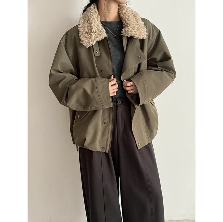 Damen Oversize-Kurzjacke mit Teddykragen und Pattentaschen Drune