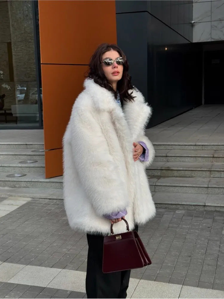 Damen Luxuriöse Fuchsimitatjacke mit elegantem Schnitt Drune