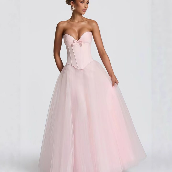 Damen Brautkleid mit tiefem V-Ausschnitt und voluminösem Tüllrock Drune