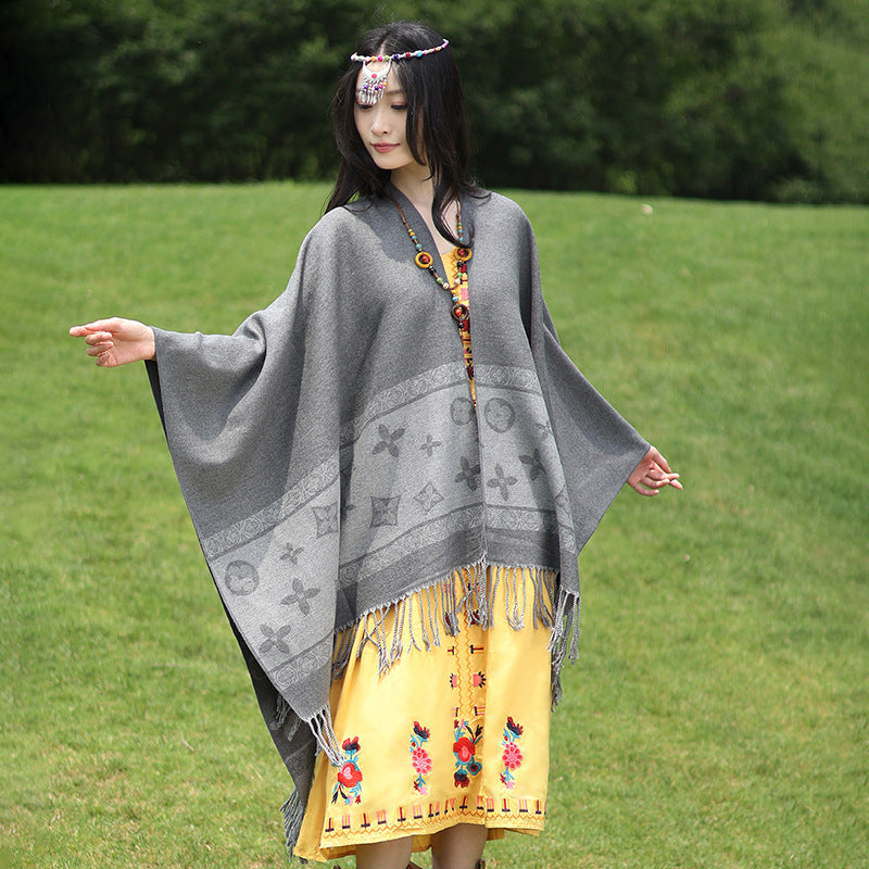 Damen Oversize‑Rechteckponcho aus Wollmix mit eingewebter Jacquardbordüre und Fransensaum Drune