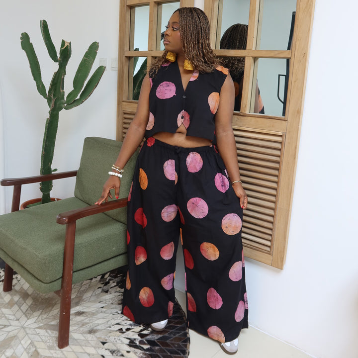 Damen Set mit kurzärmeliger Bluse und weiten Hosen mit Punktedesign Drune