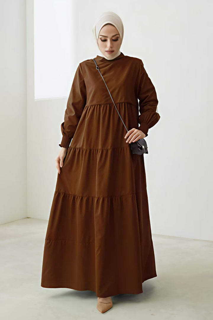 Damen Maxikleid mit Stufenrock, hohem Kragen und gerafften Ärmeln Drune