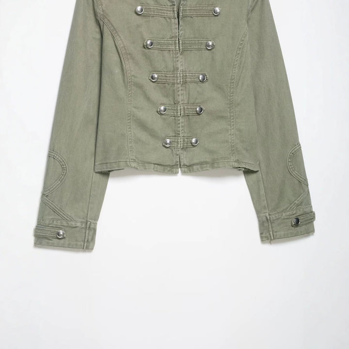 Damen 10+ taillierte Cropped Militärjacke im Vintage‑Look mit dekorativer Metallknopfleiste Drune