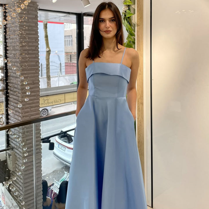 Damen Abendkleid mit feinen Spaghettiträgern und fließendem Rock Drune
