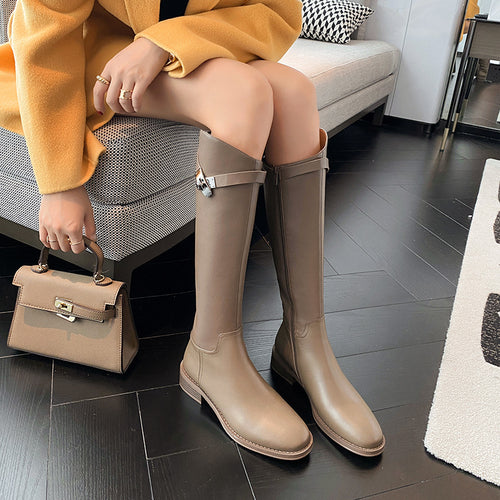 Damen kniehohe Stiefel mit schlanker Schaftform, Innenseiten-Reißverschluss und dekorativem Schnallenriemen Drune