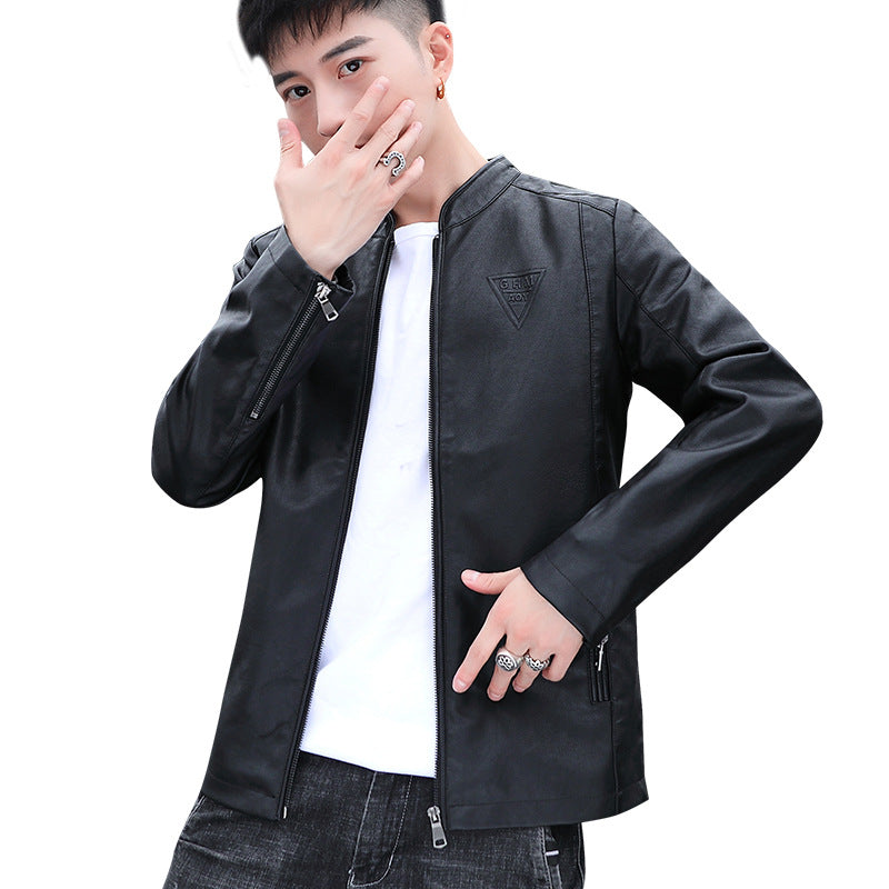 Herren Schmal geschnittene Kunstleder‑Motojacke mit minimalem Stehkragen und Zipperdetail Drune