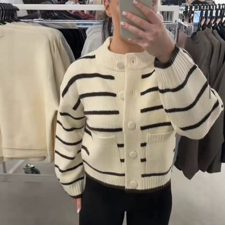 Damen Oversize Cropped‑Strickjacke im Blousonstil mit Kontraststreifen und großen Knöpfen Drune