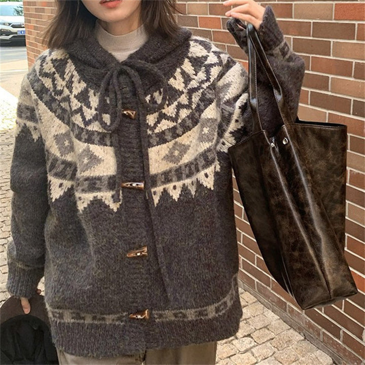 Damen kuscheliger Strickmantel mit Kapuze und traditionellen Mustern Drune
