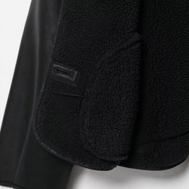 Damen Kurz geschnittene Kunstlederjacke mit Teddyfutter, Stehkragen und Knopfverschluss Drune