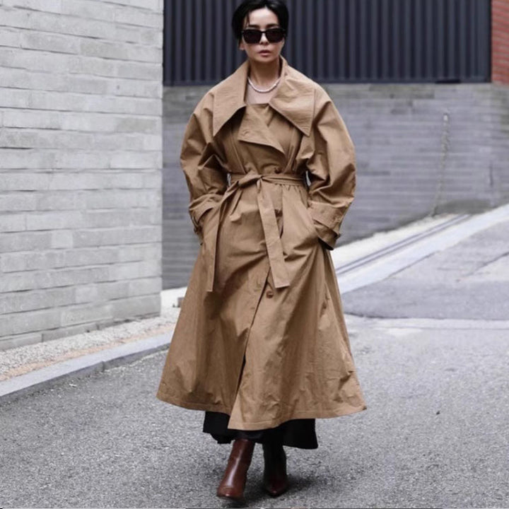 Damen Maxilanger Trenchcoat mit übergroßer Schulterpasse, Taillengürtel und voluminösen Ärmeln Drune