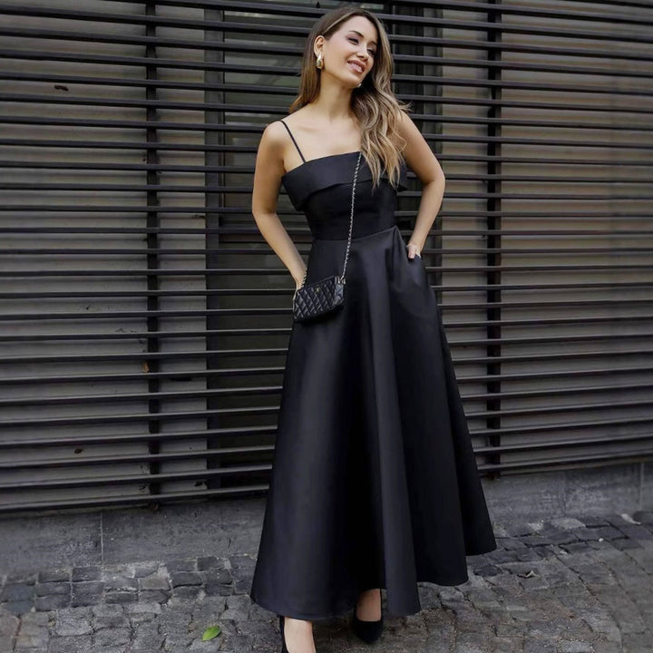 Damen Abendkleid mit feinen Spaghettiträgern und fließendem Rock Drune