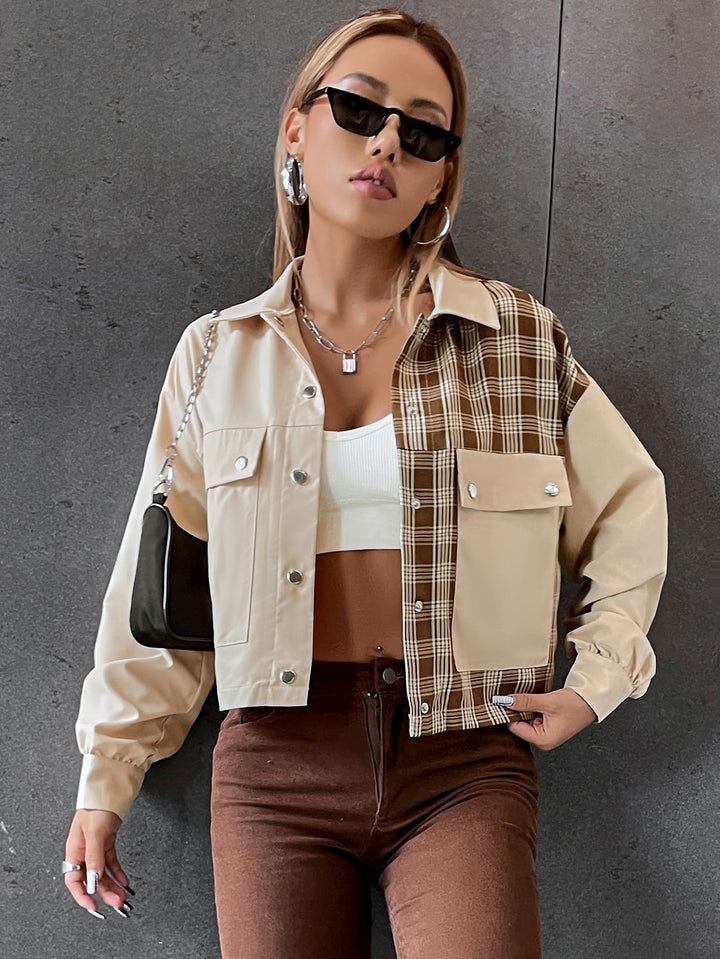 Damen Crop-Utility-Jacke mit karierten Ärmeln und klassischen Druckknöpfen Drune