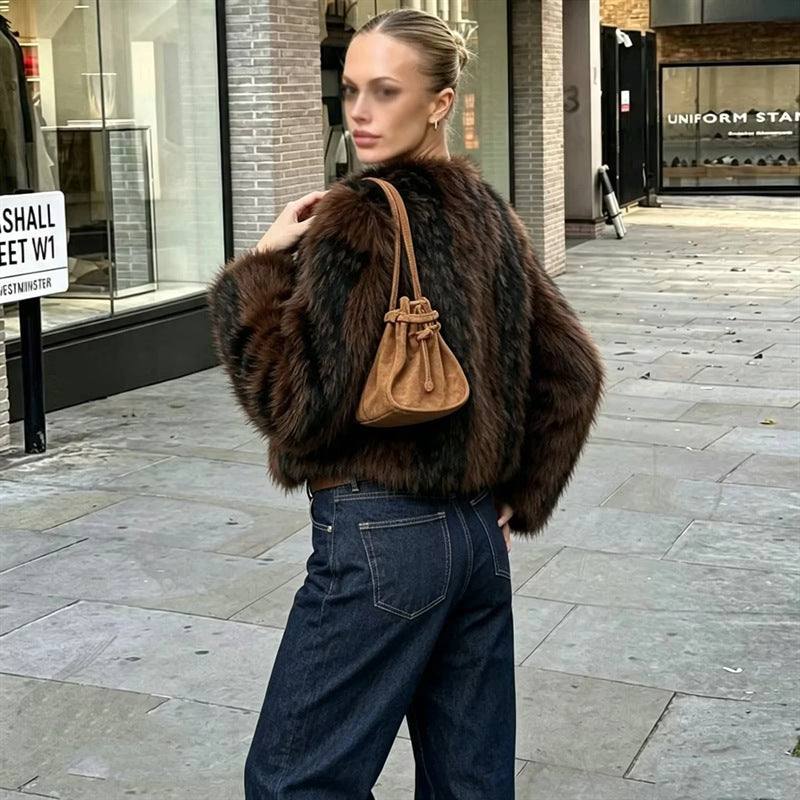 Damen nan kurzer Kunstfell-Blouson mit kontrastierten Streifen, Boxy-Cut und rundem Ausschnitt Drune
