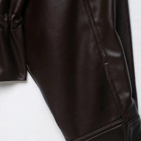 Damen Cropped Kunstleder‑Blouson mit Stehkragen, Pattentaschen und Tunnelzugtaillierung Drune