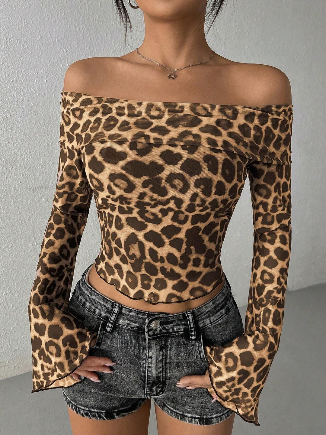 Damen Off-Shoulder Oberteil mit Leopardenmuster und fließenden Ärmeln Drune