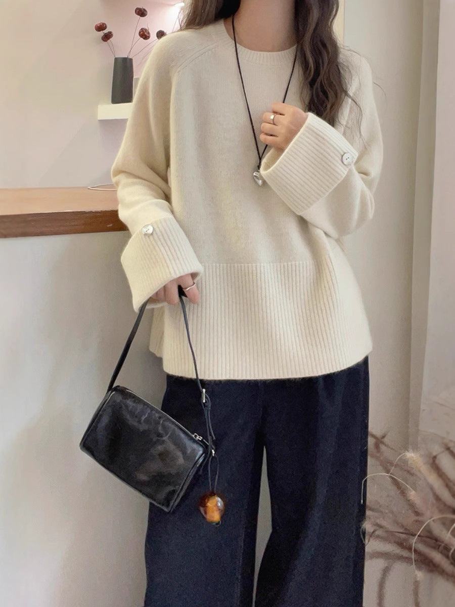 Damen Oversize‑Feinstrickpullover mit breitem Rippbund, extraweiten Ärmelabschlüssen und Zierknopf Drune
