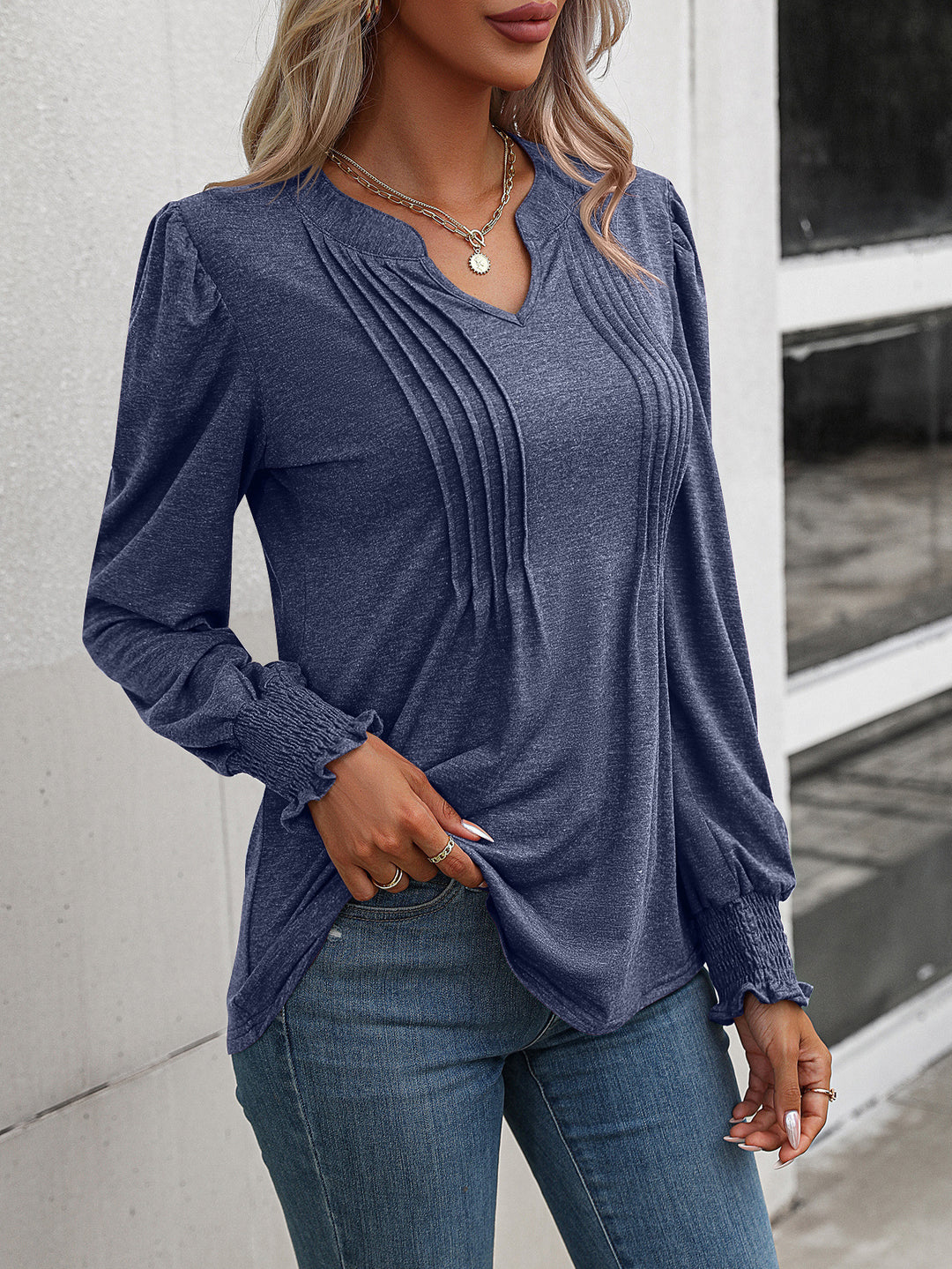 Damen nan Langarmshirt mit V-Ausschnitt, dekorativen Kellerfalten vorn und elastischen Smokbündchen Drune