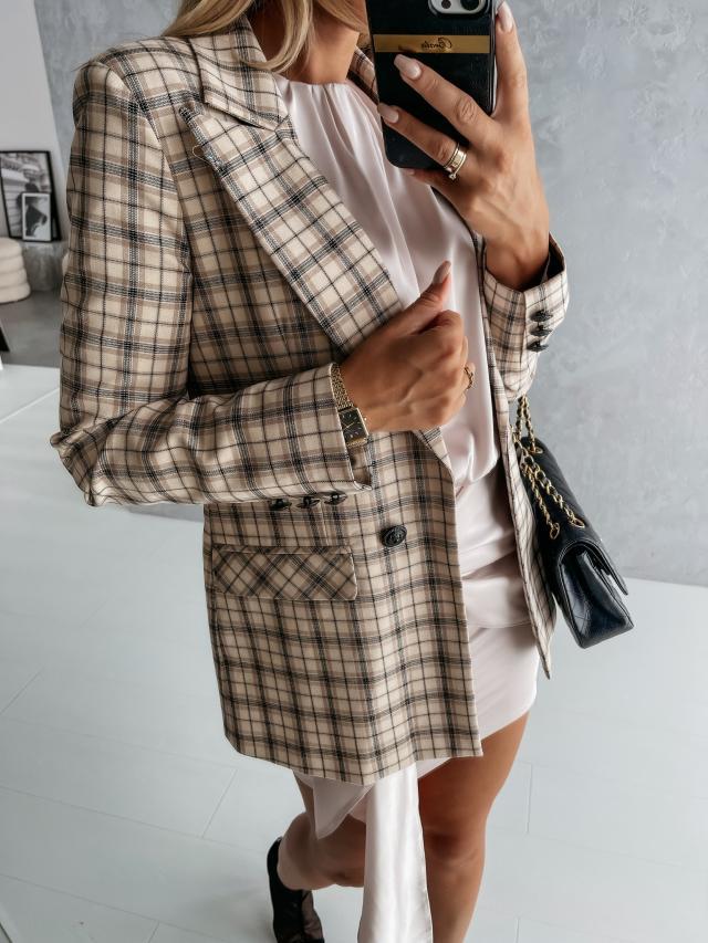 Damen stylische Blazerjacke mit doppelter Knopfleiste und eleganten Silberdetails Drune
