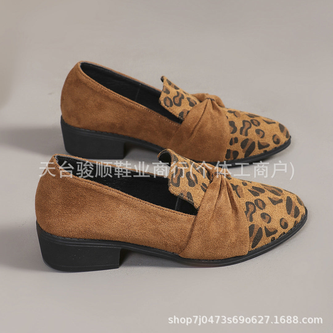 Damen Veloursleder-Loafer mit goldener Kettenapplikation und kleinem Blockabsatz Drune