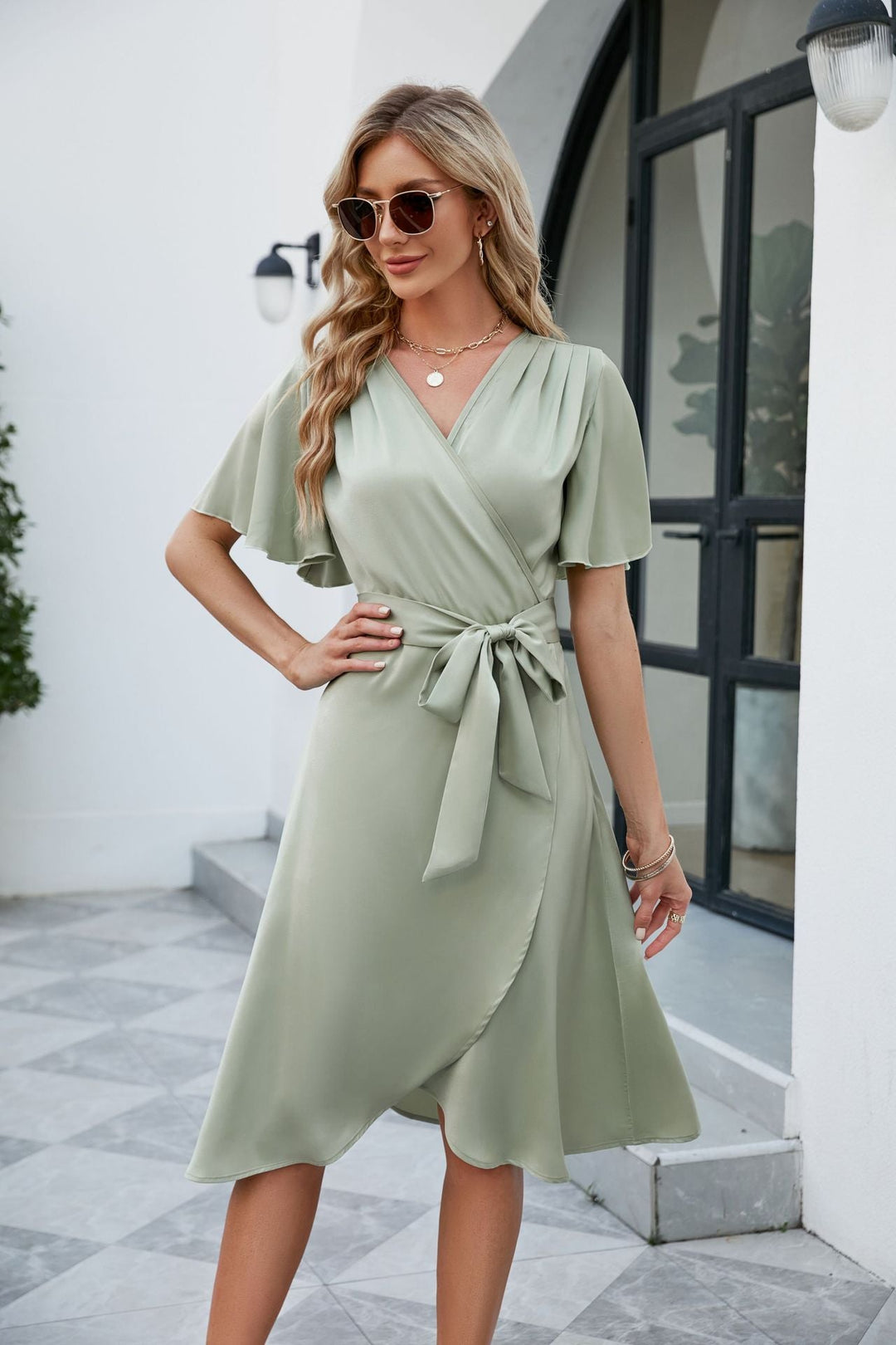Drune | Satin V-Ausschnitt Taillenbetonendes Glockenärmel Sexy Kleid