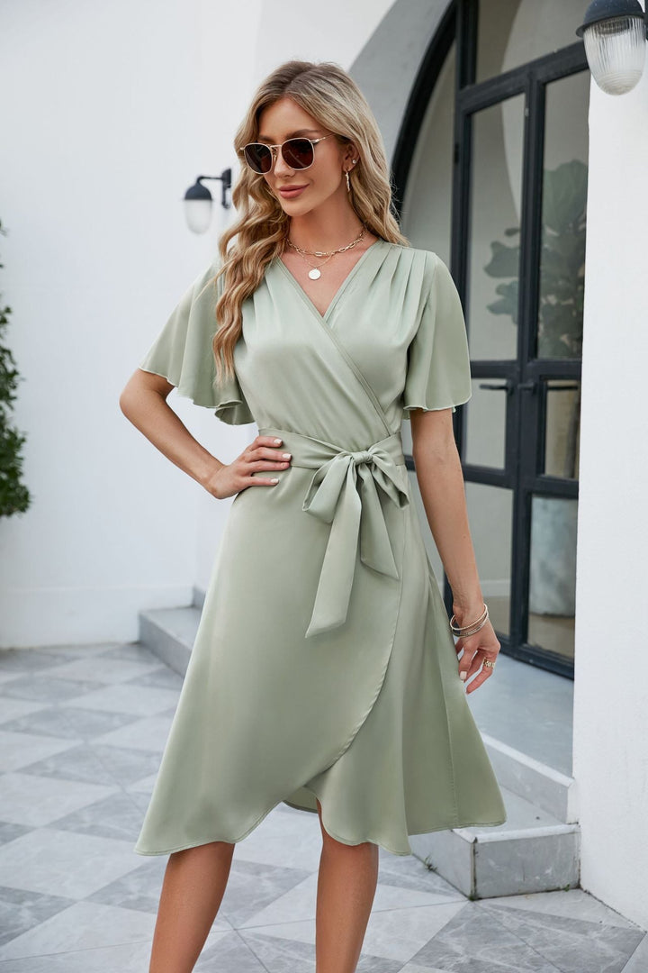 Drune | Satin V-Ausschnitt Taillenbetonendes Glockenärmel Sexy Kleid